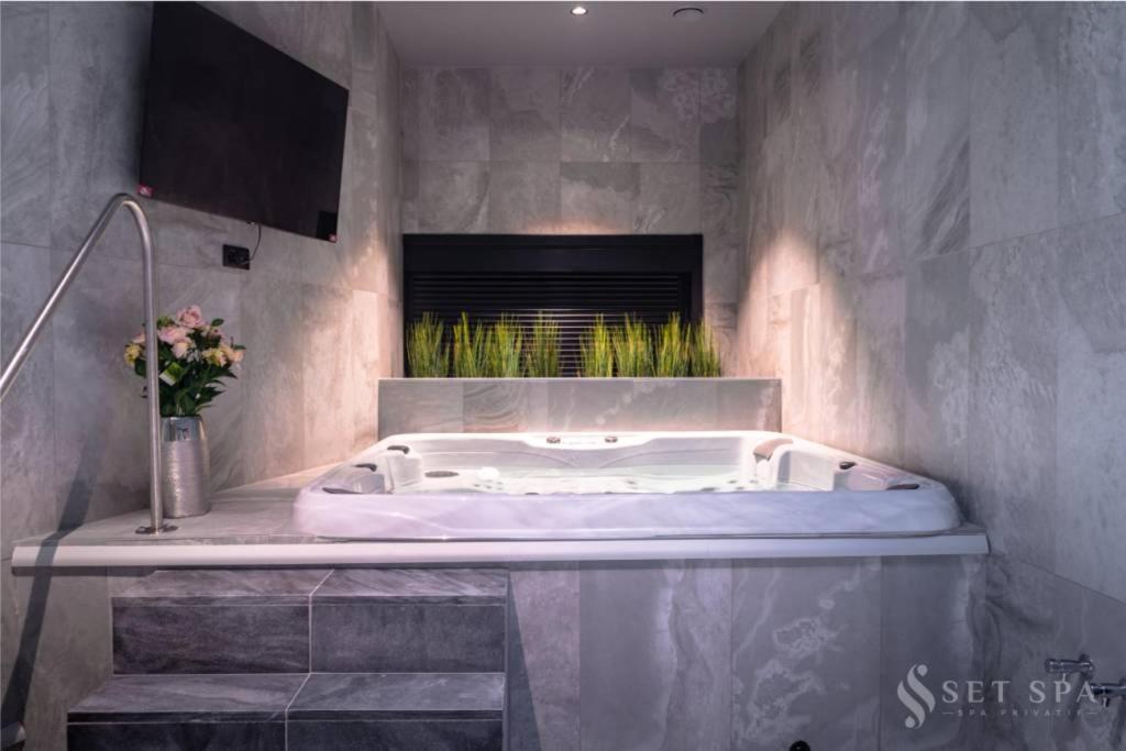 Set Spa 穆斯克龙 外观 照片